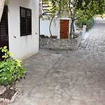 With Parking Space Maslinica, Solta - 5176