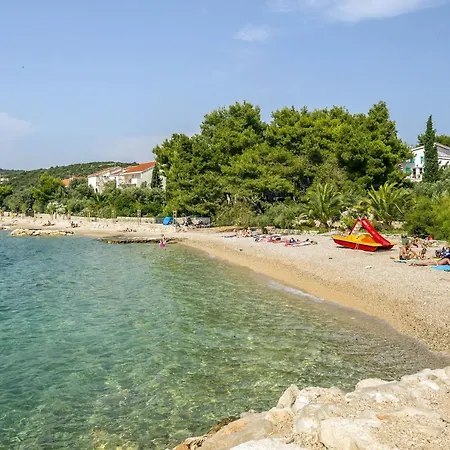 Apartamento With Parking Space Maslinica, Solta - 5176 Maslinica