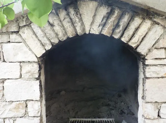 Apartamento With Parking Space Maslinica, Solta - 5176