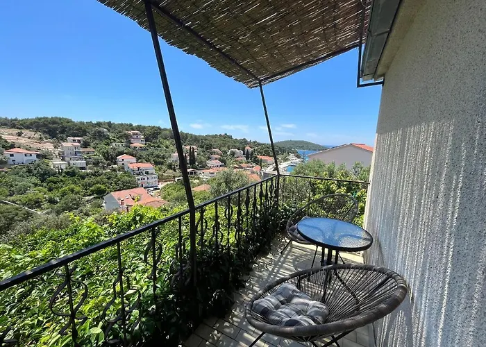 With Parking Space Maslinica, Solta - 5176