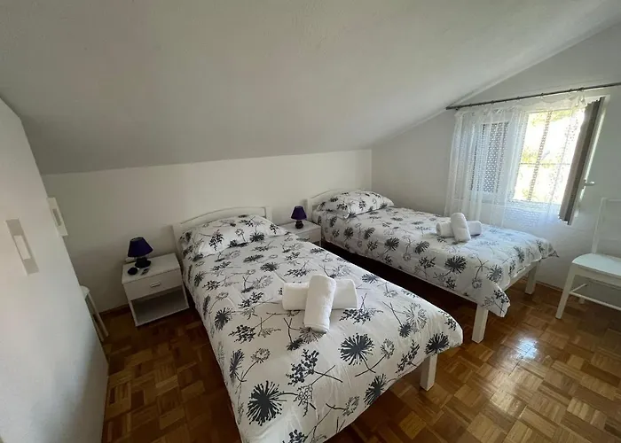 With Parking Space Maslinica, Solta - 5176 *