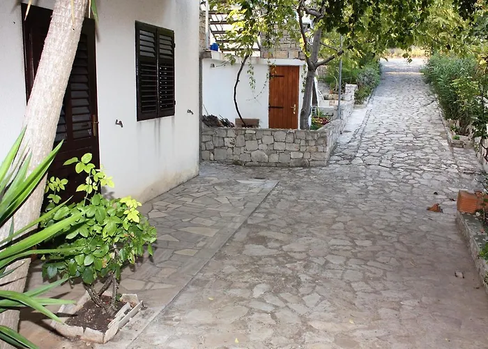 With Parking Space Maslinica, Solta - 5176